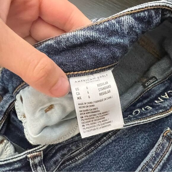 ✨ American Eagle Women’s Blue Highest Rise Mom Jeans 6 - Picture 8 of 11
